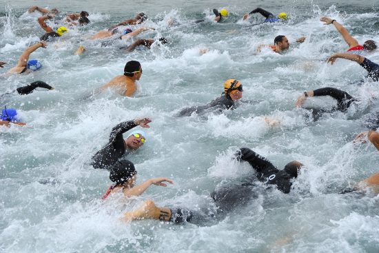 découvrez le triathlon, un sport d'endurance passionnant combinant natation, cyclisme et course à pied. que vous soyez débutant ou compétiteur aguerri, plongez dans l'univers dynamique du triathlon et trouvez des conseils, des entraînements et des événements près de chez vous.