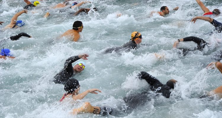 découvrez le triathlon, un sport d'endurance passionnant combinant natation, cyclisme et course à pied. que vous soyez débutant ou compétiteur aguerri, plongez dans l'univers dynamique du triathlon et trouvez des conseils, des entraînements et des événements près de chez vous.