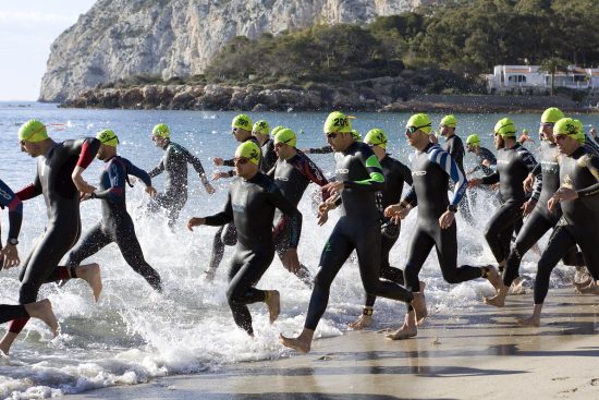 découvrez des conseils et programmes d'entraînement efficaces pour optimiser votre préparation au triathlon. que vous soyez débutant ou athlète confirmé, apprenez à améliorer vos performances en natation, cyclisme et course à pied.