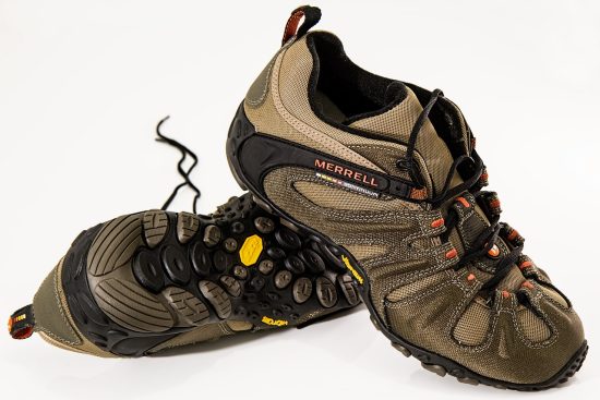 découvrez notre sélection de chaussures de sport, alliant confort et performance. que vous soyez amateur de running, de fitness ou de sports d'équipe, trouvez la paire idéale qui boostera vos performances et vous accompagnera dans tous vos entraînements.