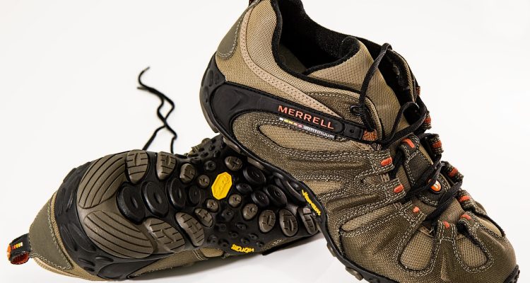 découvrez notre sélection de chaussures de sport, alliant confort et performance. que vous soyez amateur de running, de fitness ou de sports d'équipe, trouvez la paire idéale qui boostera vos performances et vous accompagnera dans tous vos entraînements.