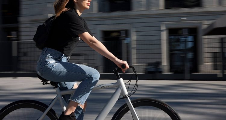 découvrez notre sélection de vélos électriques, alliant performance et confort pour des trajets urbains et des aventures en pleine nature. trouvez le modèle idéal qui répond à vos besoins et profitez d'une mobilité durable et agréable.