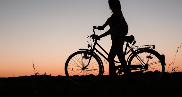 découvrez le monde du cyclisme : conseils, techniques, équipements et itinéraires pour les passionnés de vélo. que vous soyez débutant ou cycliste expérimenté, trouvez des informations pratiques pour profiter pleinement de votre passion !
