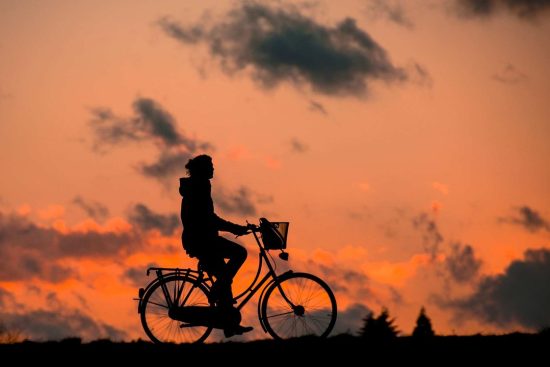 découvrez notre gamme complète d'accessoires de cyclisme, essentiels pour améliorer votre expérience sur la route. que vous soyez un cycliste amateur ou un passionné, trouvez tout ce dont vous avez besoin : lumières, casques, vêtements techniques et plus encore. roulez en toute sécurité et avec style!
