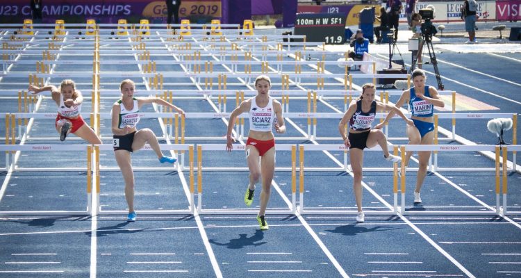 découvrez l'univers du running, un sport accessible à tous qui allie bien-être et performance. apprenez des conseils pour débuter, choisir votre équipement et améliorer votre technique, tout en explorant des parcours adaptés à chaque niveau.