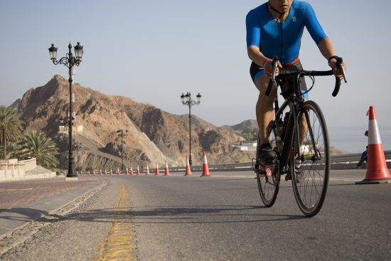 découvrez les dernières tendances en matière d'équipements de cyclisme, des innovations technologiques aux choix de vêtements et accessoires, pour optimiser vos performances et votre confort sur deux roues.
