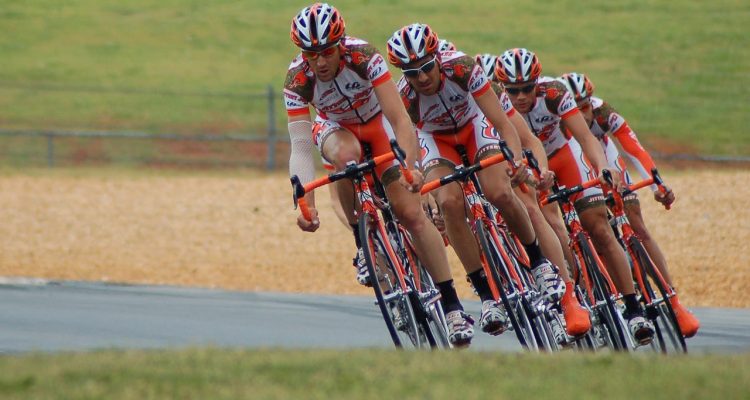 découvrez nos conseils essentiels pour améliorer vos performances en cyclisme. que vous soyez débutant ou cycliste expérimenté, maximisez votre endurance, votre vitesse et votre technique avec nos astuces pratiques et conseils d'experts.
