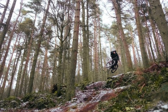 découvrez l'excitation du vtt et explorez des paysages à couper le souffle à travers des sentiers variés. que vous soyez débutant ou expert, vivez des aventures palpitantes en pleine nature avec le mountain biking.