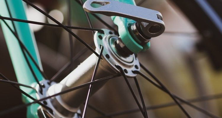 découvrez nos conseils essentiels pour garantir votre sécurité à vélo. apprenez les meilleures pratiques, les équipements de protection indispensables et les règles de circulation à suivre pour rouler en toute sérénité.