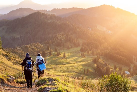 découvrez des conseils pratiques pour vos aventures de randonnée. apprenez à choisir le bon équipement, à planifier vos itinéraires et à rester en sécurité tout en profitant de la nature.