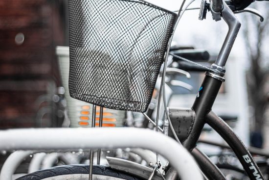 découvrez nos systèmes d'éclairage pour bicyclettes, conçus pour améliorer votre visibilité et sécurité lors de vos trajets nocturnes. alliant performance et style, nos solutions d'éclairage rendent chaque balade à vélo plus sûre et agréable.