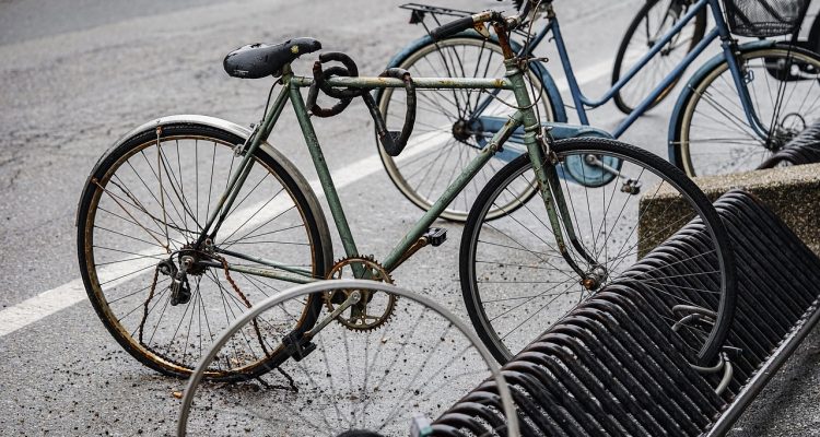 découvrez nos conseils essentiels pour assurer votre sécurité à vélo. apprenez les règles de circulation, les équipements indispensables et les bonnes pratiques pour une expérience cycliste en toute sérénité.