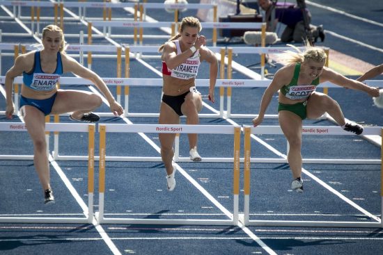 découvrez le monde du sprint, une discipline dynamique et intense qui teste la vitesse et l'endurance des athlètes. apprenez les techniques d'entraînement, les meilleures pratiques et les conseils pour améliorer vos performances. rejoignez-nous pour explorer les défis et la passion du sprint.