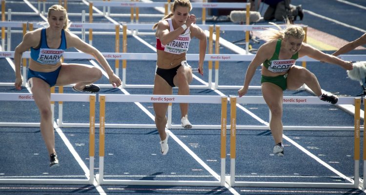 découvrez le monde du sprint, une discipline dynamique et intense qui teste la vitesse et l'endurance des athlètes. apprenez les techniques d'entraînement, les meilleures pratiques et les conseils pour améliorer vos performances. rejoignez-nous pour explorer les défis et la passion du sprint.