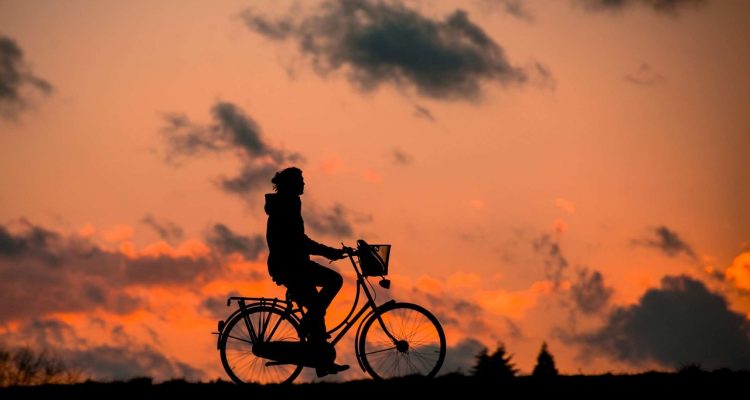 découvrez nos conseils essentiels pour exceller lors de votre prochaine compétition de cyclisme. que vous soyez débutant ou cycliste expérimenté, apprenez à améliorer votre performance, à vous préparer efficacement et à gérer votre endurance. ne laissez rien au hasard pour atteindre vos objectifs sur deux roues !