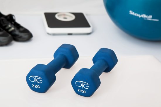 découvrez l'énergie et la motivation des entraînements en groupe ! rejoignez des sessions dynamiques, encadrées par des coachs professionnels, et atteignez vos objectifs fitness tout en vous amusant avec d'autres passionnés de sport.
