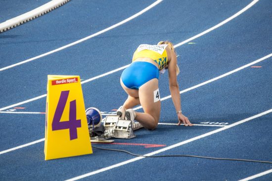 découvrez comment améliorer votre explosivité lors des sprints grâce à des techniques d'entraînement ciblées et des conseils d'experts. optimisez vos performances athlétiques et donnez un coup de fouet à votre vitesse avec des exercices adaptés.