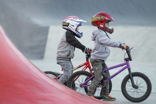 découvrez notre sélection exclusive de bmx, idéale pour tous les niveaux et styles. que vous soyez débutant ou amateur de sensations fortes, trouvez le vélo parfait qui allie performance, qualité et design. parcourez notre gamme et préparez-vous à rider avec style!