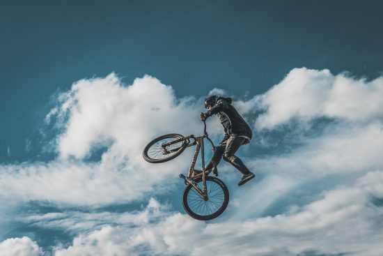 découvrez notre sélection d'accessoires de cyclisme essentiels pour améliorer votre expérience à vélo. des éclairages aux sacs, en passant par les vêtements techniques, trouvez tout ce qu'il vous faut pour rouler en toute sécurité et confort. équipez-vous pour vos sorties et optimisez vos performances sur deux roues !