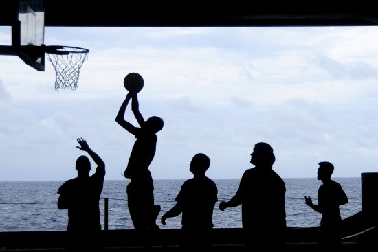 découvrez l'univers dynamique des sports d'équipe, où la camaraderie, la stratégie et la compétition se rencontrent. apprenez comment ces activités renforcent l'esprit d'équipe, améliorent les performances et créent des souvenirs inoubliables. rejoignez-nous pour explorer les bienfaits et les valeurs du sport collectif.