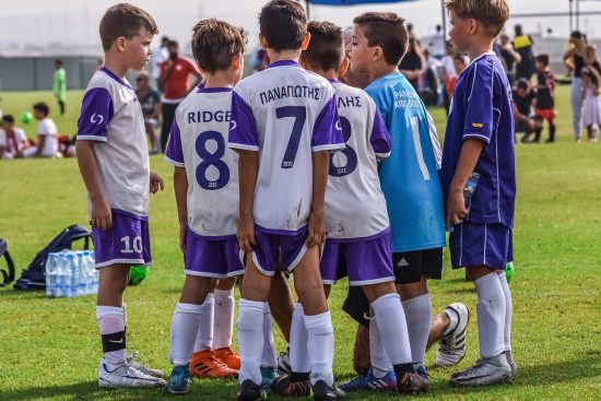 découvrez l'essence du team spirit : une synergie exceptionnelle qui unit les membres d'une équipe, favorise la collaboration et booste la performance collective. plongez dans l'univers des valeurs communes et de l'entraide pour atteindre des objectifs partagés.