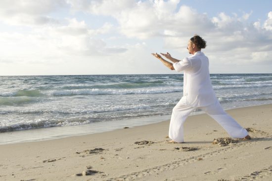 découvrez l'harmonie du corps et de l'esprit avec notre pratique de yoga à domicile. que vous soyez débutant ou avancé, trouvez des séances adaptées à votre niveau, des conseils bien-être et des astuces pour intégrer le yoga dans votre quotidien.