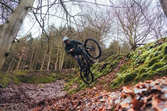 découvrez les meilleures pratiques de sécurité pour le vélo de montagne. apprenez à protéger votre corps et à éviter les accidents, tout en profitant pleinement des sentiers. équipez-vous avec les conseils essentiels pour une expérience de vtt sécurisée et agréable.