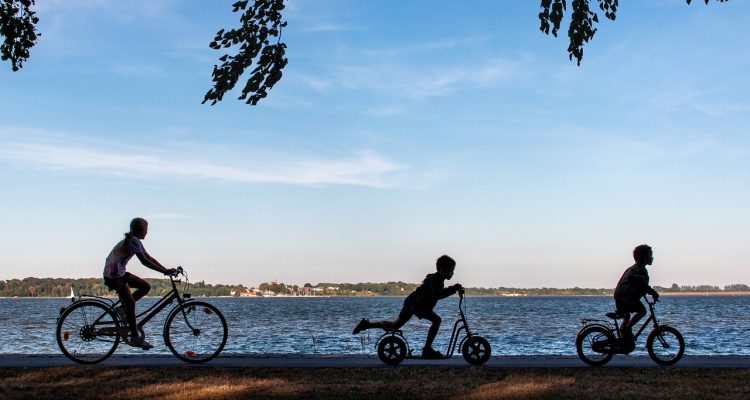 découvrez l'excitation du trial biking, un sport de vélo acrobatique qui teste votre équilibre et vos compétences techniques sur des parcours d'obstacles. idéal pour les amateurs de sensations fortes et de défis, plongez dans l'univers captivant de ce sport extrême et explorez des astuces, équipements et événements pour briller sur votre vélo.