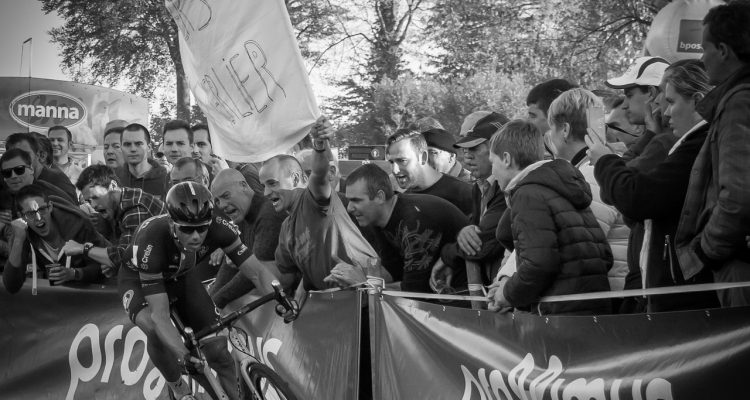 découvrez le monde passionnant du cyclocross, un sport alliant vitesse, technique et endurance à travers des terrains variés. que vous soyez débutant ou expert, plongez dans cette discipline dynamique et engageante qui pousse les cyclistes à se surpasser dans des courses palpitantes.