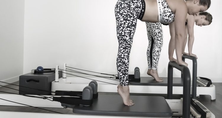 découvrez les nombreux bienfaits du pilates pour le corps et l'esprit ! améliorez votre flexibilité, renforcez votre posture et réduisez le stress grâce à des exercices adaptés à tous les niveaux. transformez votre quotidien avec cette méthode douce et efficace.
