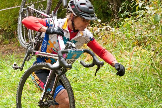 découvrez le monde passionnant du cyclocross, un sport cycliste alliant vitesse et technique sur des terrains variés. apprenez les bases, les meilleures pratiques et les événements à ne pas manquer pour vivre pleinement cette discipline dynamique.