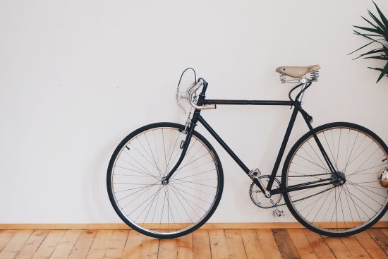 découvrez nos conseils pratiques pour l'entretien de votre vélo. apprenez à réaliser des réparations simples, à entretenir les composants essentiels et à garantir une performance optimale pour vos trajets en toute sécurité.