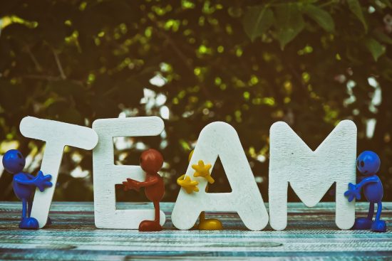 découvrez l'importance de la cohésion d'équipe pour le succès de votre entreprise. apprenez des stratégies efficaces pour renforcer les liens entre collègues, améliorer la communication et favoriser un environnement de travail collaboratif.