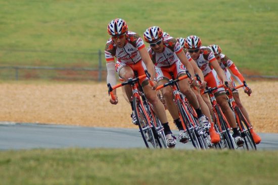 découvrez notre sélection d'équipements de cyclisme de haute qualité, conçus pour améliorer votre confort et vos performances sur la route. trouvez tout ce dont vous avez besoin pour vos sorties à vélo, des vêtements aux accessoires, adaptés à tous les niveaux. parcourez notre gamme dès maintenant et pédalez avec style et sécurité.