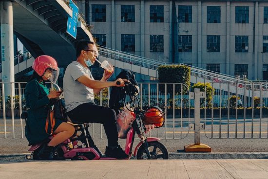 découvrez les vélos électriques urbains, la solution idéale pour vos déplacements en ville. alliant confort, performance et respect de l'environnement, ces vélos modernes vous permettront de naviguer facilement à travers le trafic tout en réduisant votre empreinte carbone.