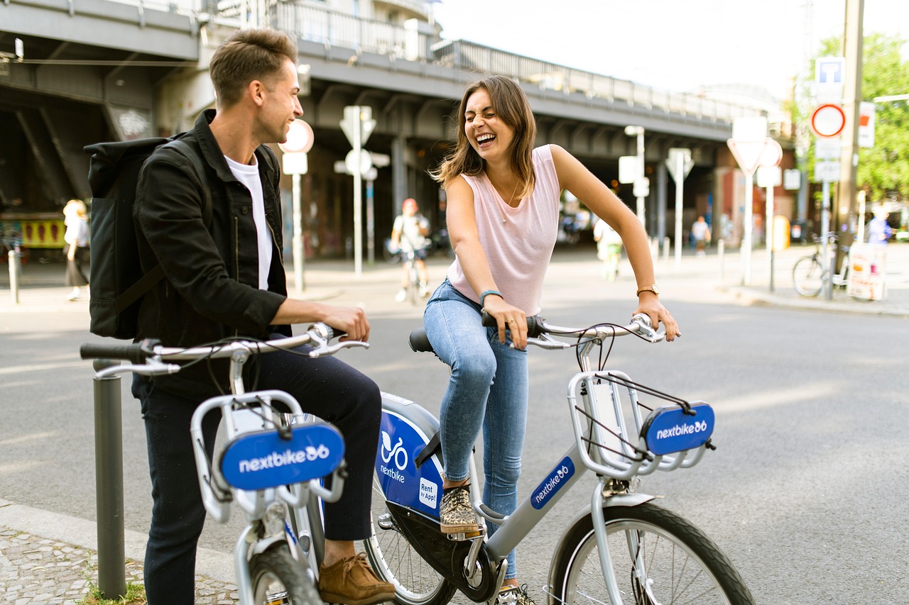 découvrez le concept de bike sharing, une solution de mobilité durable qui permet de louer des vélos facilement et rapidement. profitez des avantages d'un transport éco-responsable tout en explorant votre ville de manière pratique et agréable.