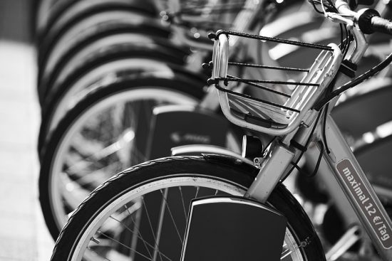 découvrez les meilleurs vélos électriques urbains pour des déplacements pratiques et écologiques en ville. alliez confort, performance et style avec notre sélection de modèles adaptés à tous vos besoins de mobilité.