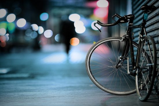 découvrez le vélo cargo, une solution de transport écologique et pratique pour les familles et les professionnels. transportez facilement vos enfants, vos courses ou vos marchandises tout en préservant l'environnement. optez pour une mobilité durable avec les vélos cargo.