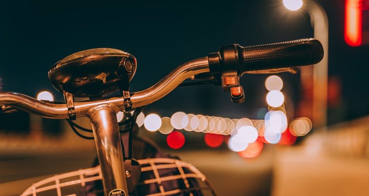 découvrez notre sélection de vélos pliants pratiques et compacts, parfaits pour les trajets urbains et les aventures en plein air. idéaux pour le rangement et le transport, nos vélos pliants allient style, confort et performance. explorez de nouvelles libertés de déplacement avec nos modèles innovants.