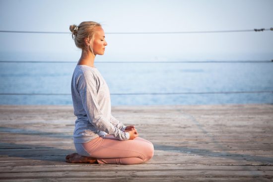 découvrez l'art de la relaxation : techniques, conseils et astuces pour apaiser votre esprit et revitaliser votre corps. libérez le stress et retrouvez votre sérénité grâce à nos méthodes éprouvées.