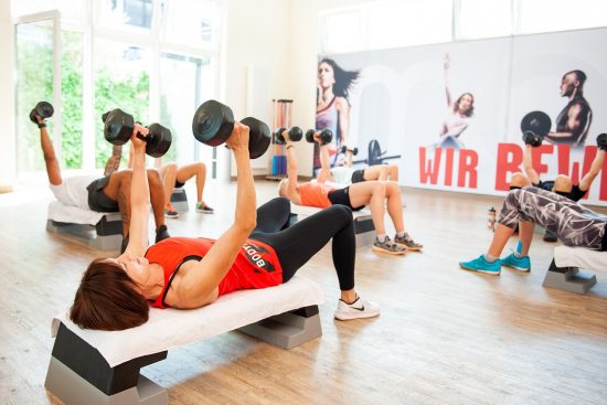 découvrez les avantages de l'entraînement en groupe : motivation accrue, partage d'expériences, amélioration des performances et ambiance conviviale. rejoignez une communauté dynamique et boostez votre forme physique ensemble !