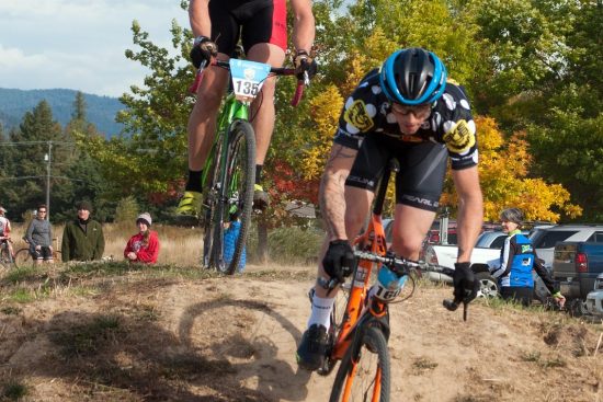 découvrez le monde passionnant du cyclocross, une discipline cycliste alliant vitesse, technique et endurance. explorez les parcours variés, les équipements essentiels et les conseils pour débuter ou améliorer vos performances dans ce sport d'hiver dynamique.
