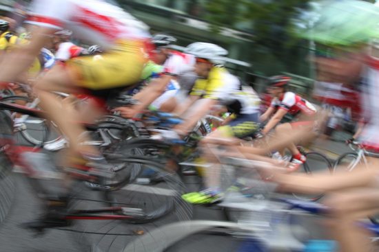 découvrez les bienfaits du cyclisme en équipe, une activité qui favorise la cohésion, améliore la condition physique et stimule la motivation. apprenez comment le travail collectif sur deux roues peut transformer votre expérience sportive et renforcer les liens entre les membres de votre groupe.