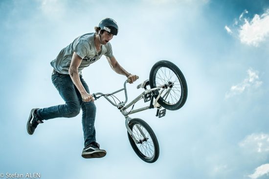 découvrez les nombreux bienfaits du bmx pour la santé, allant du renforcement musculaire à l'amélioration de l'endurance cardiovasculaire. que vous soyez débutant ou passionné, le bmx est une activité ludique qui booste votre forme physique tout en offrant des moments de plaisir sur deux roues.
