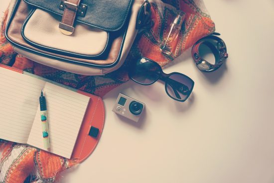 découvrez notre vaste sélection d'accessoires tendance pour compléter votre style et sublimer votre personnalité. que vous recherchiez des bijoux, des sacs ou des articles de mode, trouvez les indispensables qui feront la différence dans votre garde-robe.
