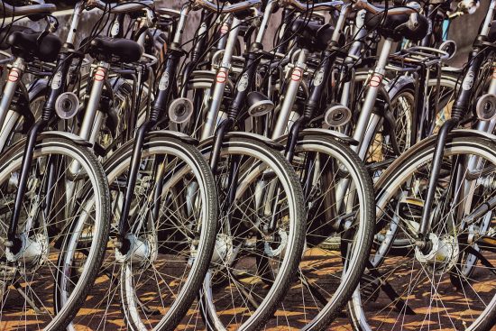 découvrez les nombreux avantages des vélos électriques : un moyen de transport écologique, économique et pratique qui favorise un mode de vie actif tout en réduisant votre empreinte carbone. améliorez vos trajets quotidiens avec style et confort.